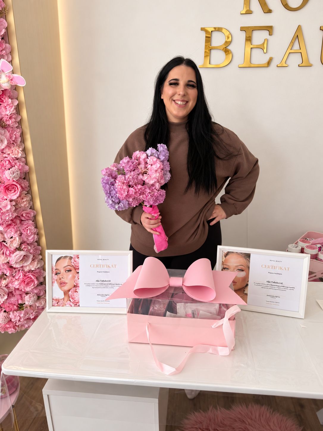 Aleksandra Ogrinc s certifikati Royal Beauty Academy